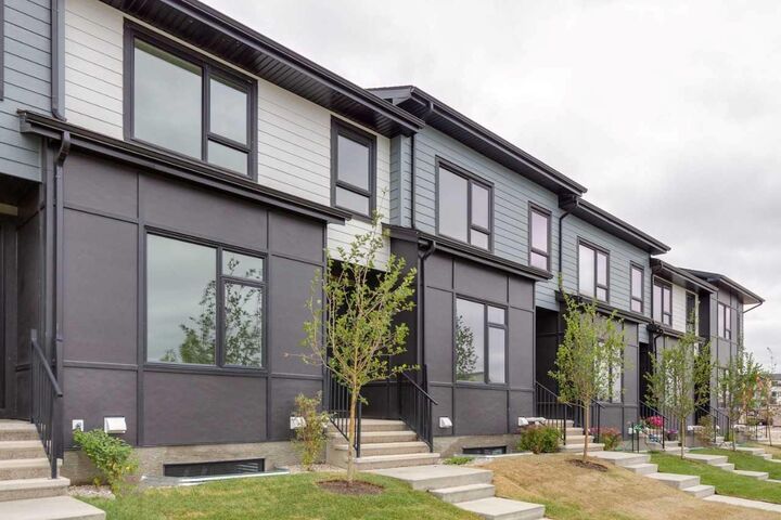 Property Photo: 225 Vantage Drive AB T4C 3G5
