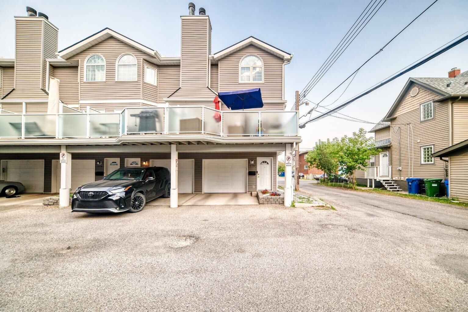 Property Photo:  1607 11 Avenue SW 114  AB T3C 0N3 