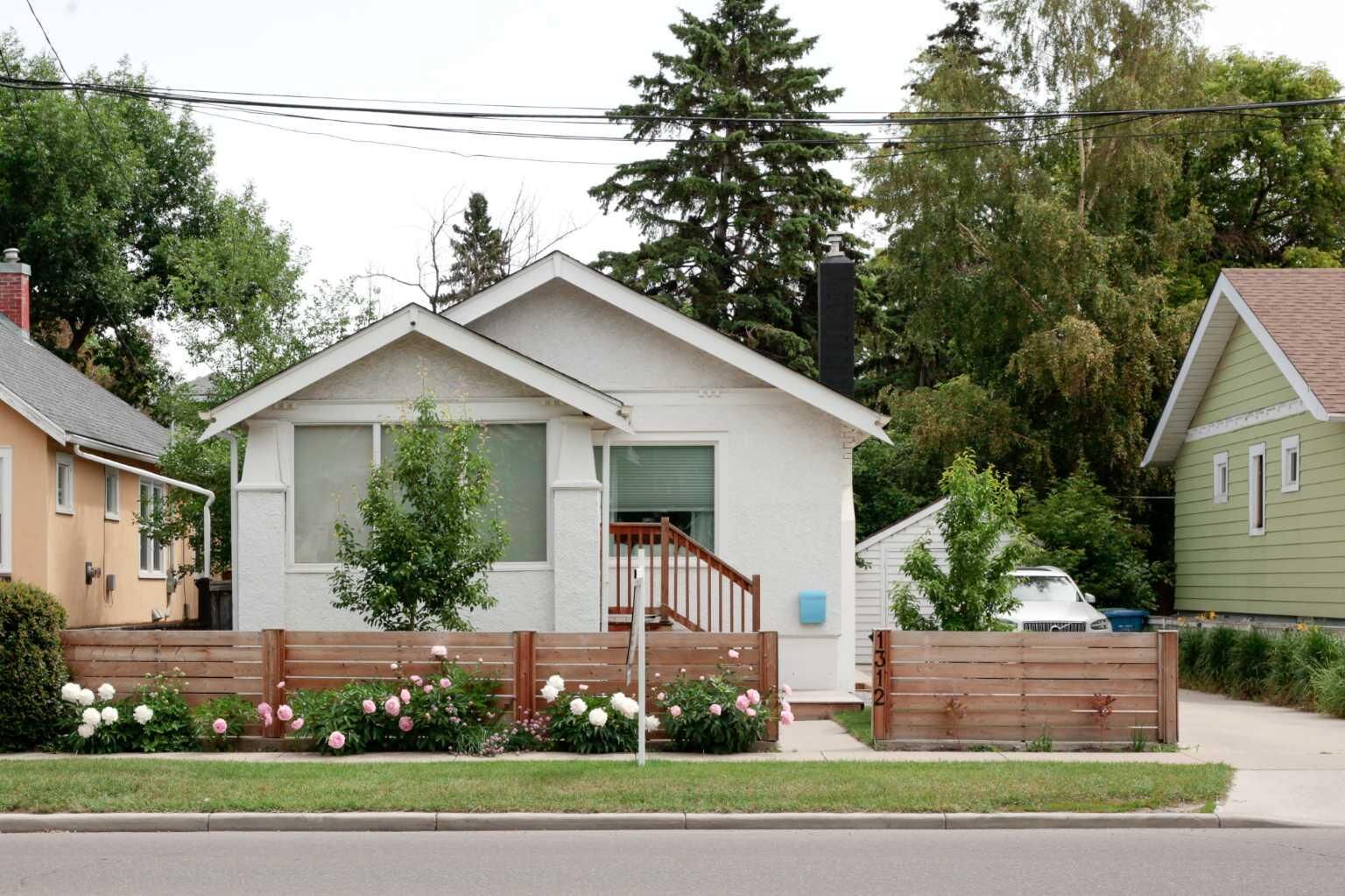 Property Photo: 1312 4 Street NW AB T2M 2Y4