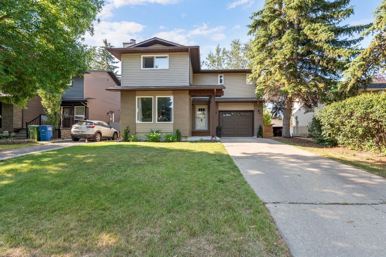 Property Photo: 140 Marquis Place AB T4A 1Y7