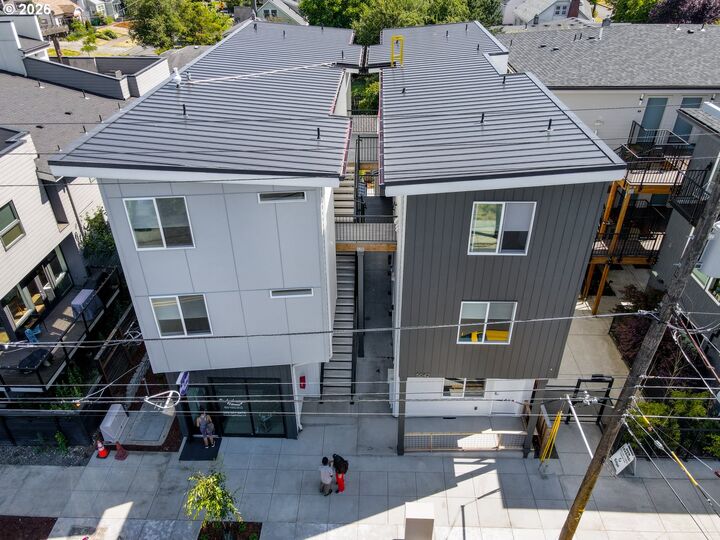 Property Photo: 5042 NE Fremont St OR 97213
