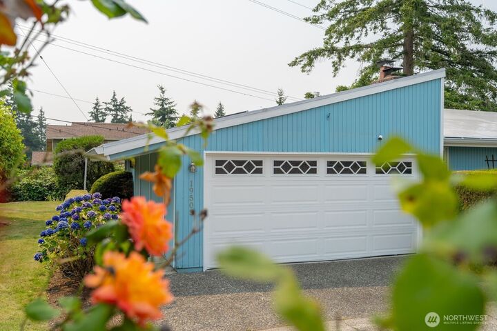 Property Photo: 19505 45th Avenue NE WA 98155