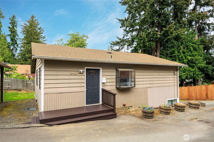 Property Photo: 19708 North Park Avenue N WA 98133