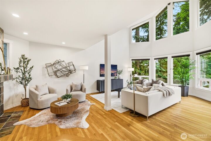 Property Photo: 11113 NE 38th Place WA 98004