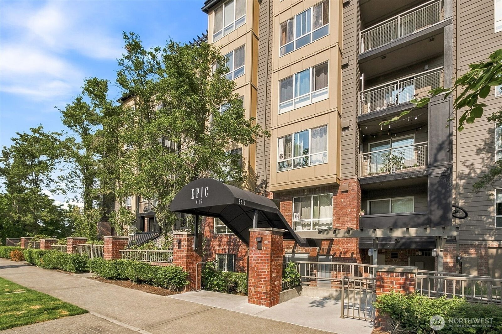 Property Photo: 412 11th Avenue 303 WA 98122