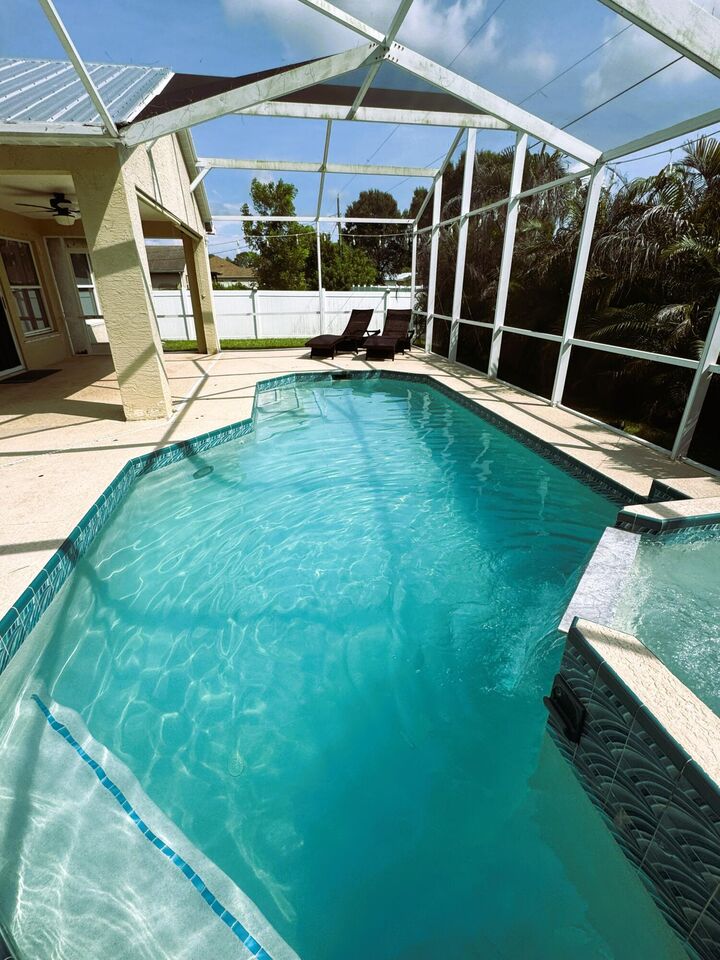 Property Photo: 2133 SW Larchmont Lane FL 34984