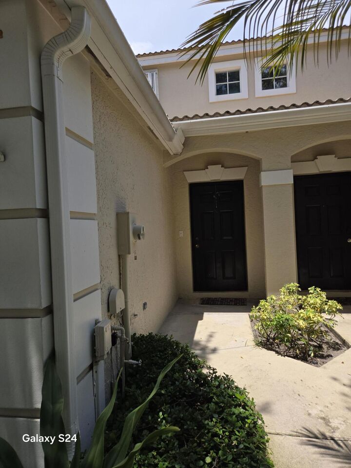 Property Photo:  4675 Palmbrooke Circle  FL 33417 