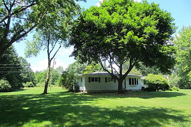 Property Photo: 3944 Dartmouth Road MI 48371