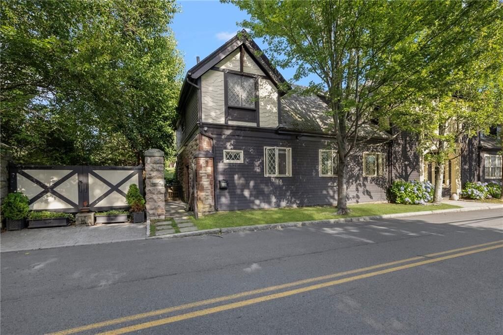Property Photo:  78 Coggeshall Avenue 3  RI 02840 