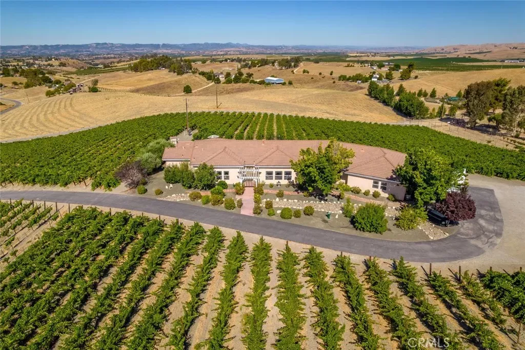 Property Photo:  6172 Hawk Ridge Place  CA 93451 