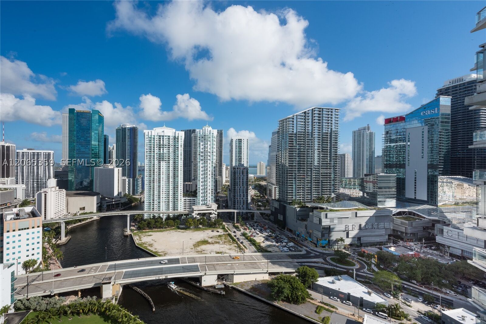 Property Photo: 92 SW 3rd Street 2812 FL 33130