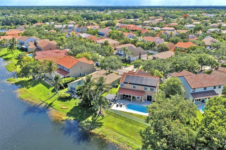 Property Photo: 480 Cambridge Dr FL 33326