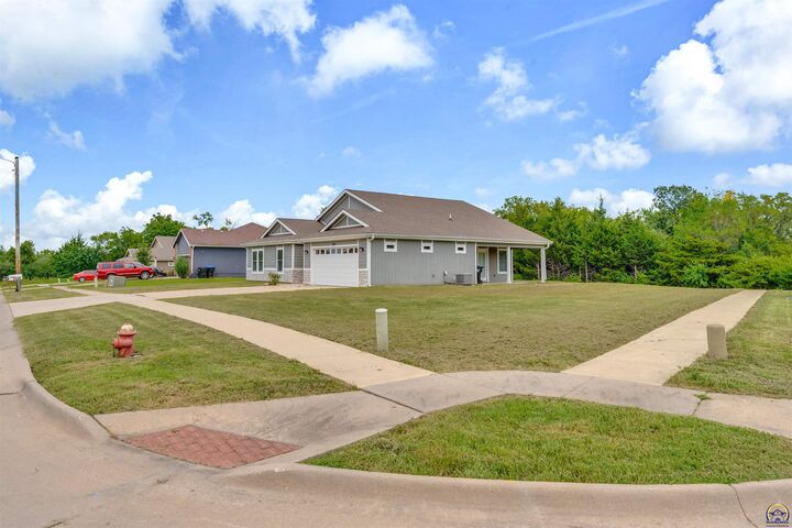 Property Photo:  3306 SE Long St  KS 66605 
