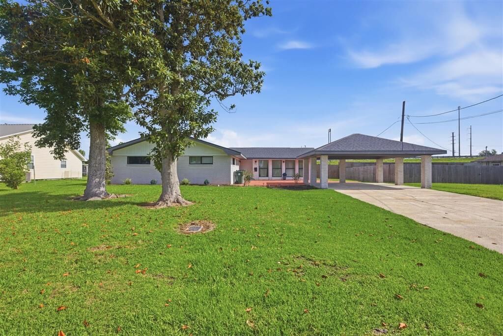 Property Photo:  900 Contraband Lane  LA 70605 