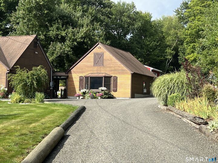 Property Photo:  1 Twist Hill Lane  CT 06470 