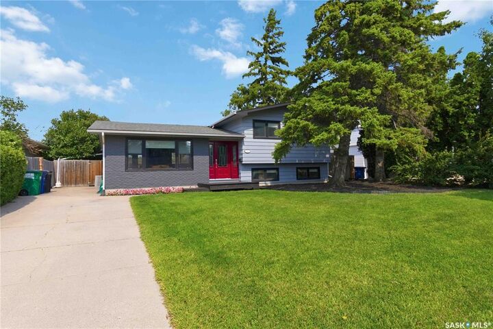 Property Photo:  122 Assiniboine Drive  SK S7K 1H7 