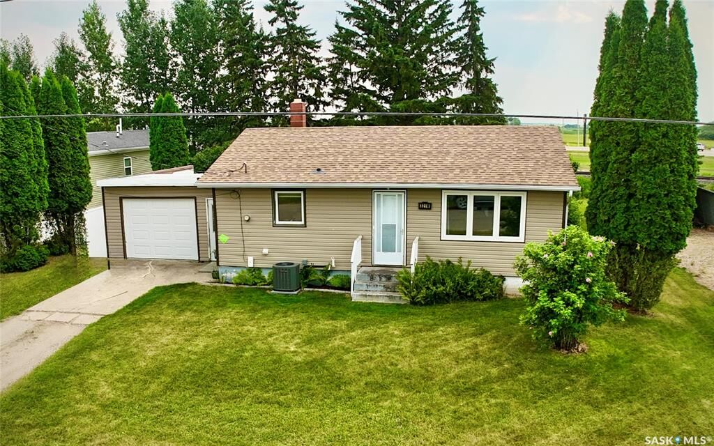 Property Photo:  321 Vincent Avenue W  SK S0A 0M0 