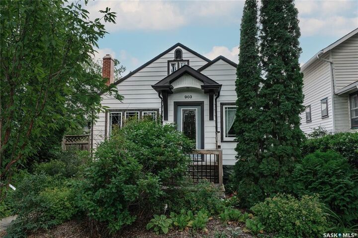 903 10th Street E — photo 1