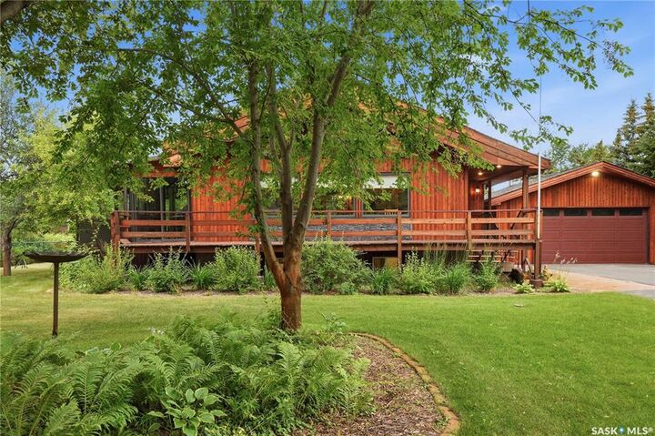 Property Photo:  21 Meadow Road  SK S4L 5B1 