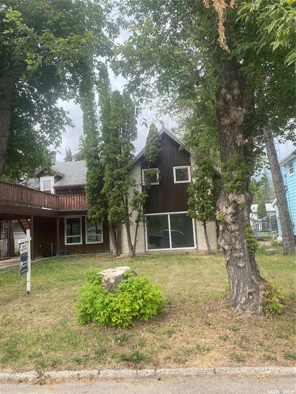Property Photo:  244 Hudson Avenue S  SK S0G 1T0 