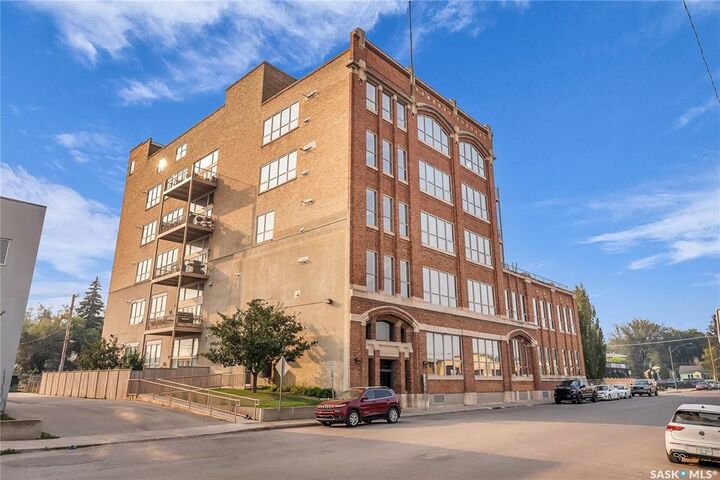 211 D Avenue N 206 — photo 1
