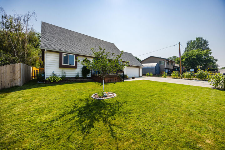 Property Photo:  722 Dunnuck Street  WY 82801 
