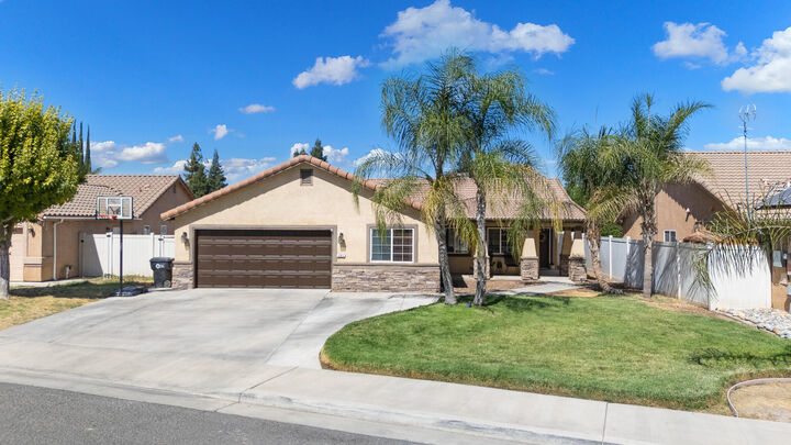 Property Photo: 283 S Parkwest Street CA 93257