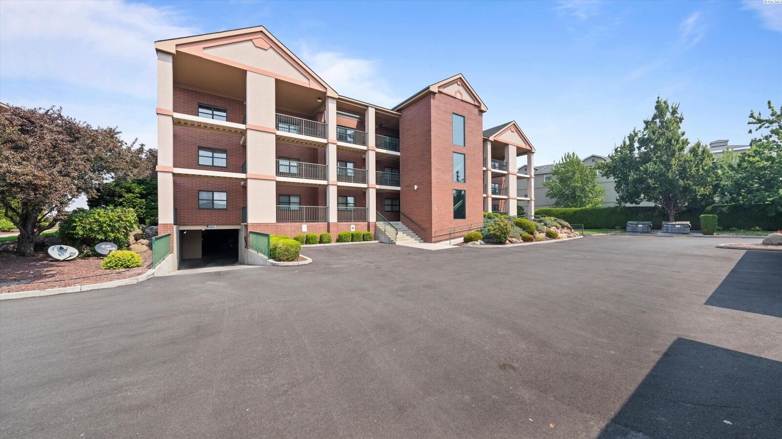 Property Photo:  300 Columbia Point Drive C303  WA 99352 