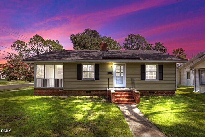 Property Photo: 1001 S 2nd Street NC 27577