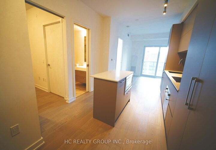 Property Photo: 1 Yorkville Avenue 4512 ON M4W 0B1
