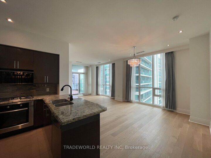 Property Photo: 33 Bay Street 5003 ON M5J 2Z3
