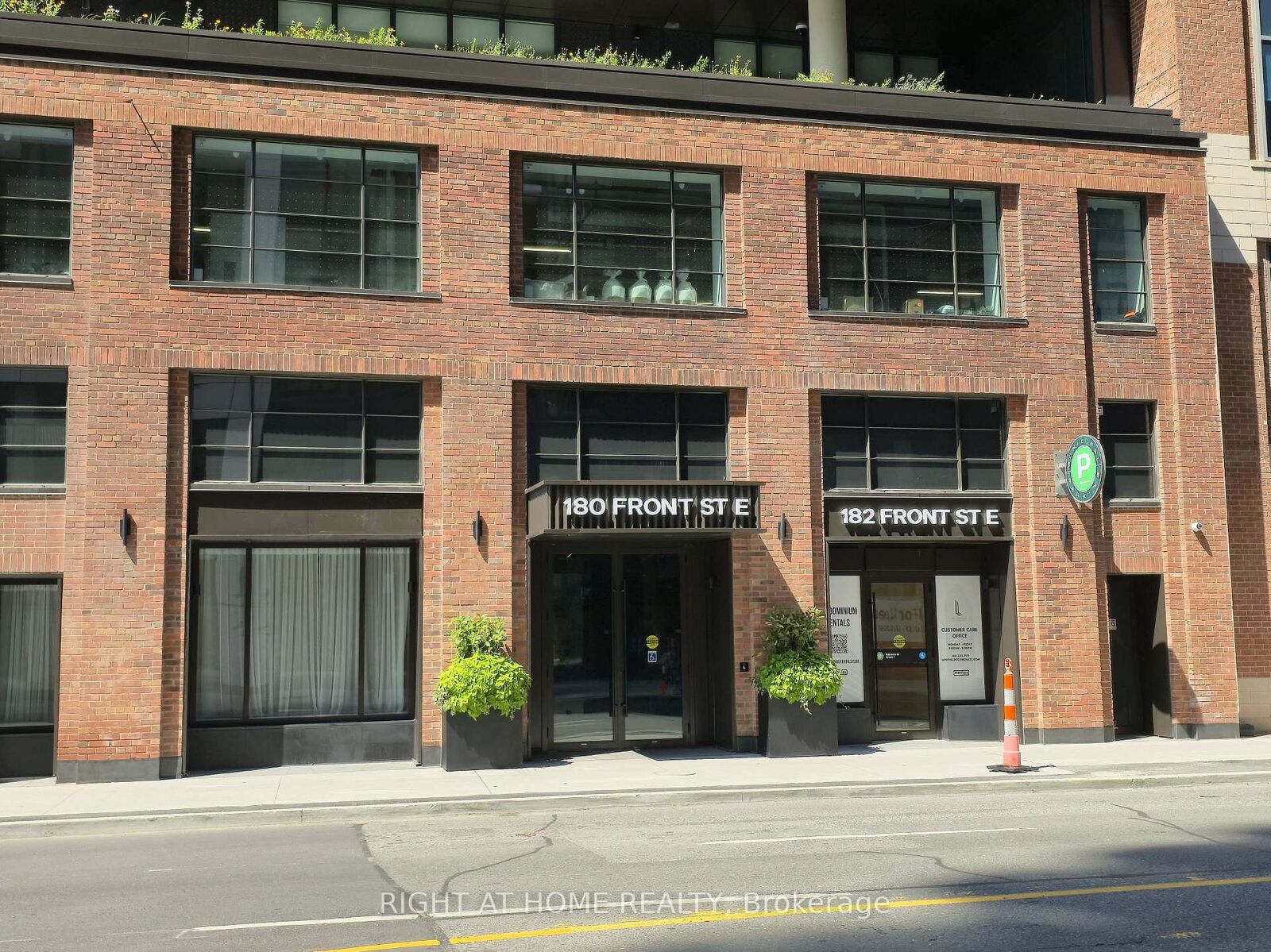 Property Photo:  180 Front Street E 4209  ON M5A 0A9 
