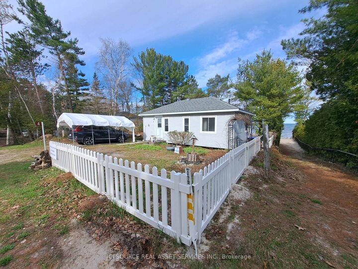 Property Photo:  4 Pinewood Drive  ON L0L 2T0 