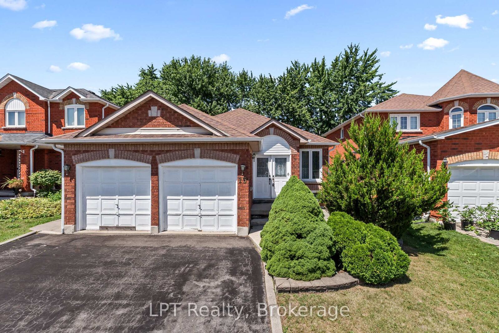 Property Photo: 15 Esposito Drive ON L7E 1T3