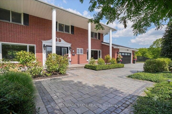 Property Photo:  10 Azalea Court  ON L8J 1K4 