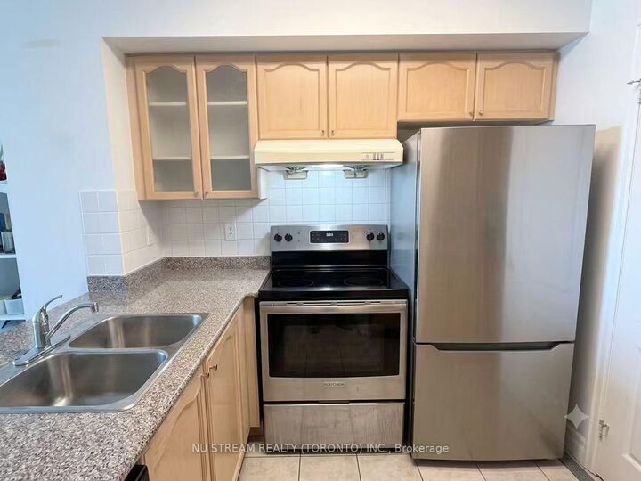 Property Photo:  188 Doris Avenue 1719  ON M2N 6Z5 