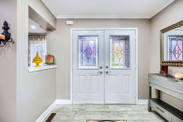 Property Photo: 5846 Tenth Line W ON L5M 6V3