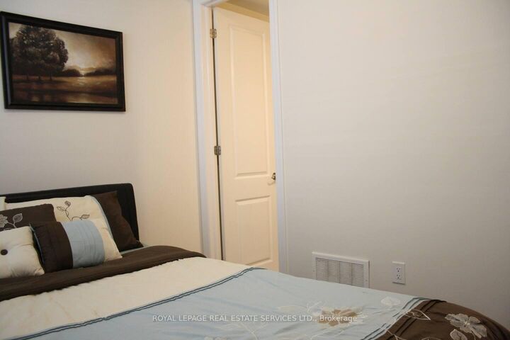 Property Photo:  3326 Carding Mill (M Flr) Trail Main Floor  ON L6M 1R7 