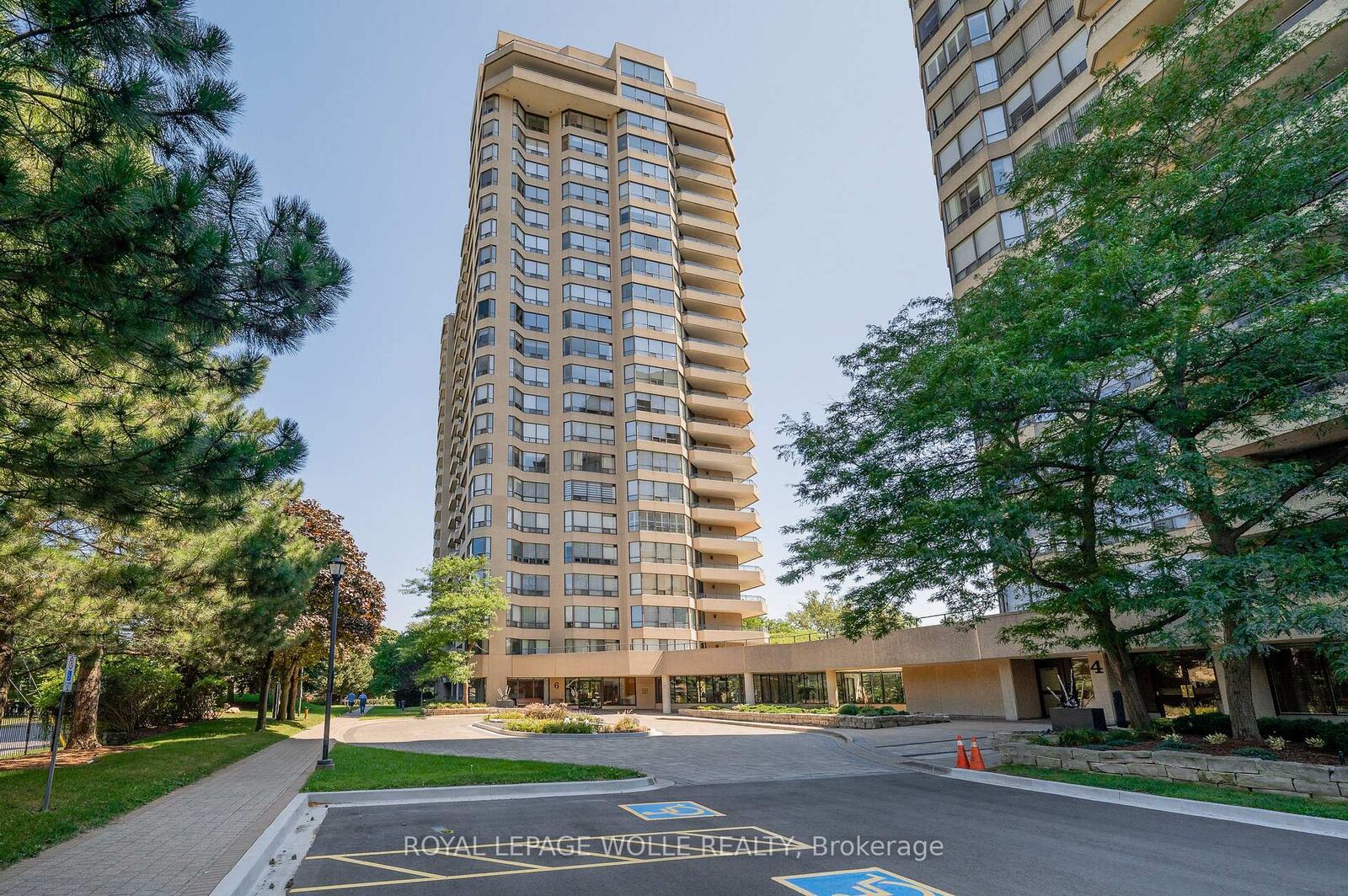 Property Photo:  6 Willow Street 802  ON N2J 4S3 