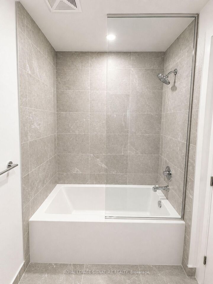 Property Photo: 5 Meadowdale Road 407 ON L4K 0C7