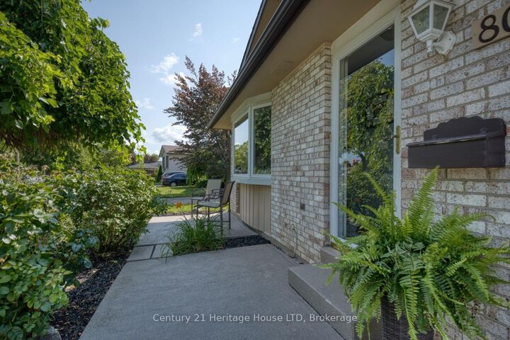 Property Photo:  8086 Paddock Trail Drive  ON L2H 1X3 
