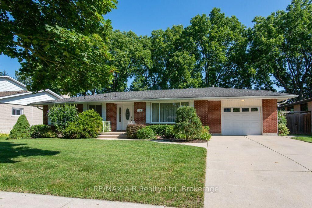 Property Photo:  174 Neal Avenue  ON N5A 5A8 