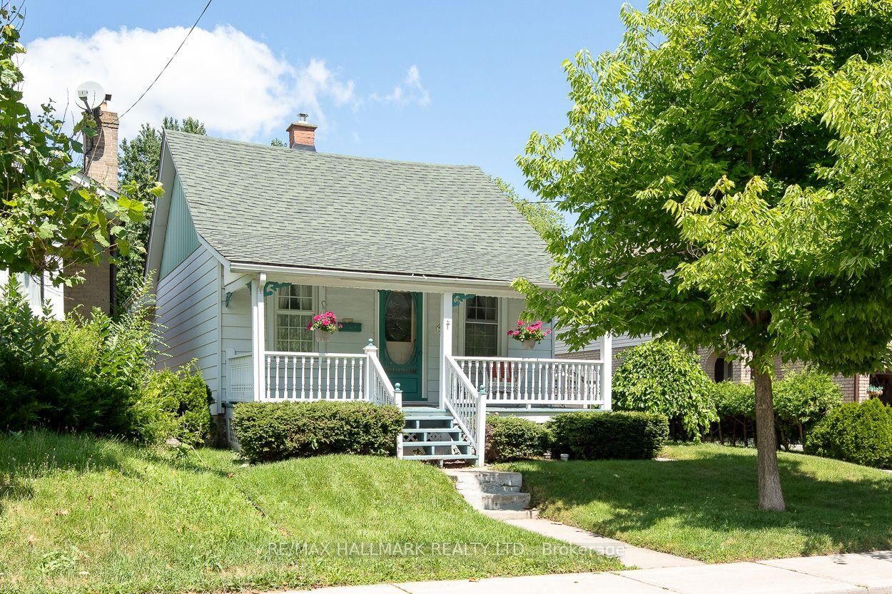 Property Photo: 40 Pinegrove Avenue ON M1N 2G5
