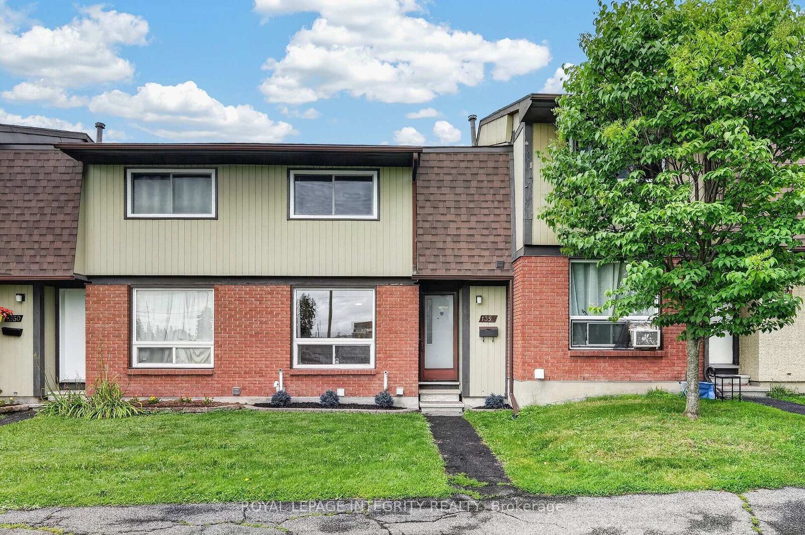 Property Photo: 1352 Bakker Court ON K1C 2K4