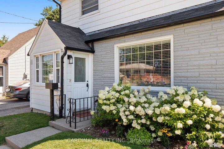 Property Photo:  25 Trefusis Street  ON L1A 3P1 