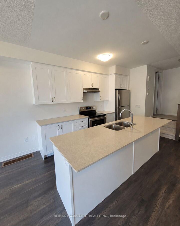 Property Photo:  585 Colborne Street E 913  ON N3S 0K4 
