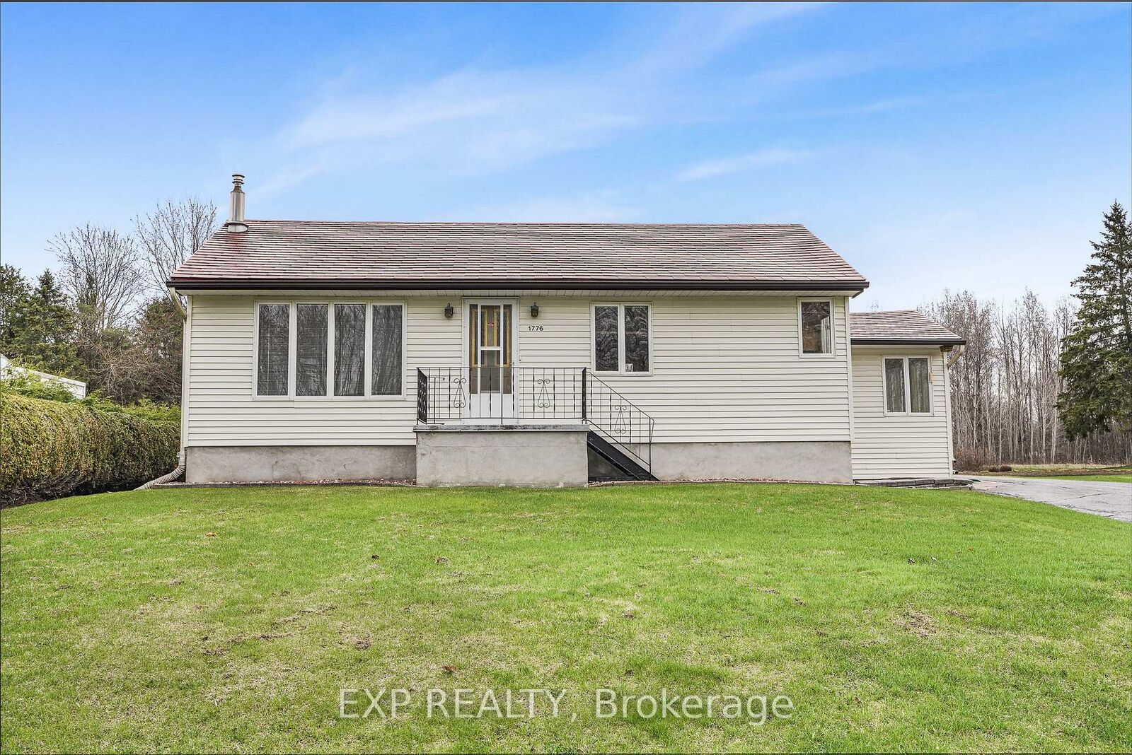 Property Photo:  1776 Labonte Street  ON K0A 1N0 
