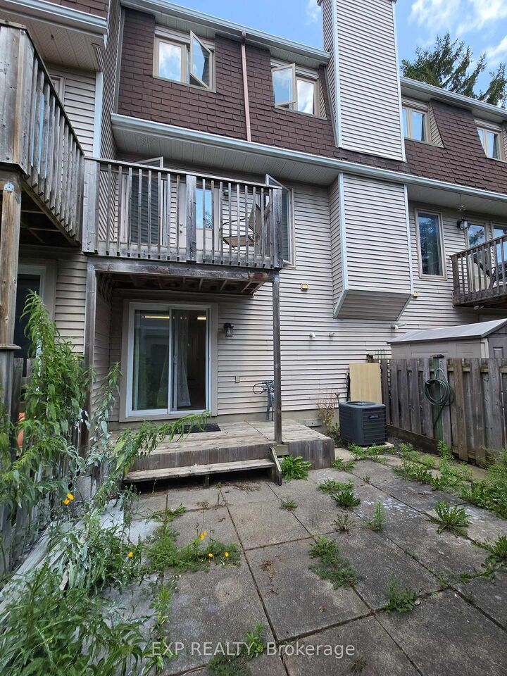 Property Photo:  90 Lightfoot Place 75  ON K2L 3L8 