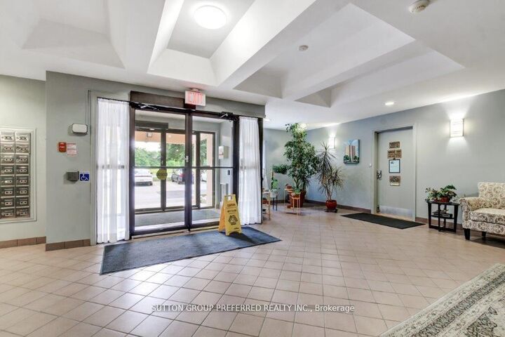 Property Photo: 860 Commissioners Road E 202 ON N6C 5Y8