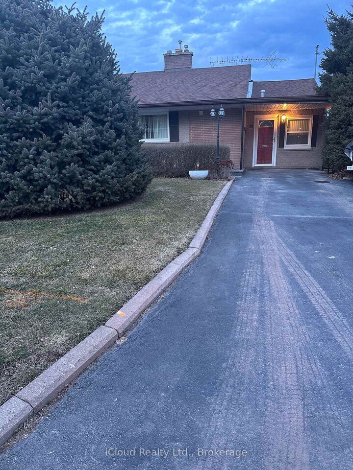 Property Photo:  17 Sora Drive Main  ON L5M 1B3 